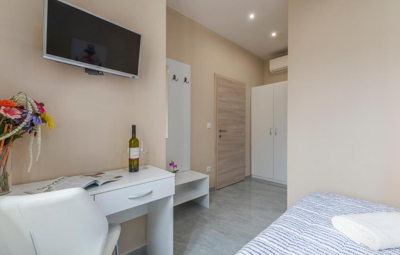 Roberto Rooms Porec Bagian luar foto