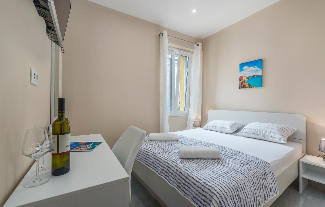 Roberto Rooms Porec Bagian luar foto